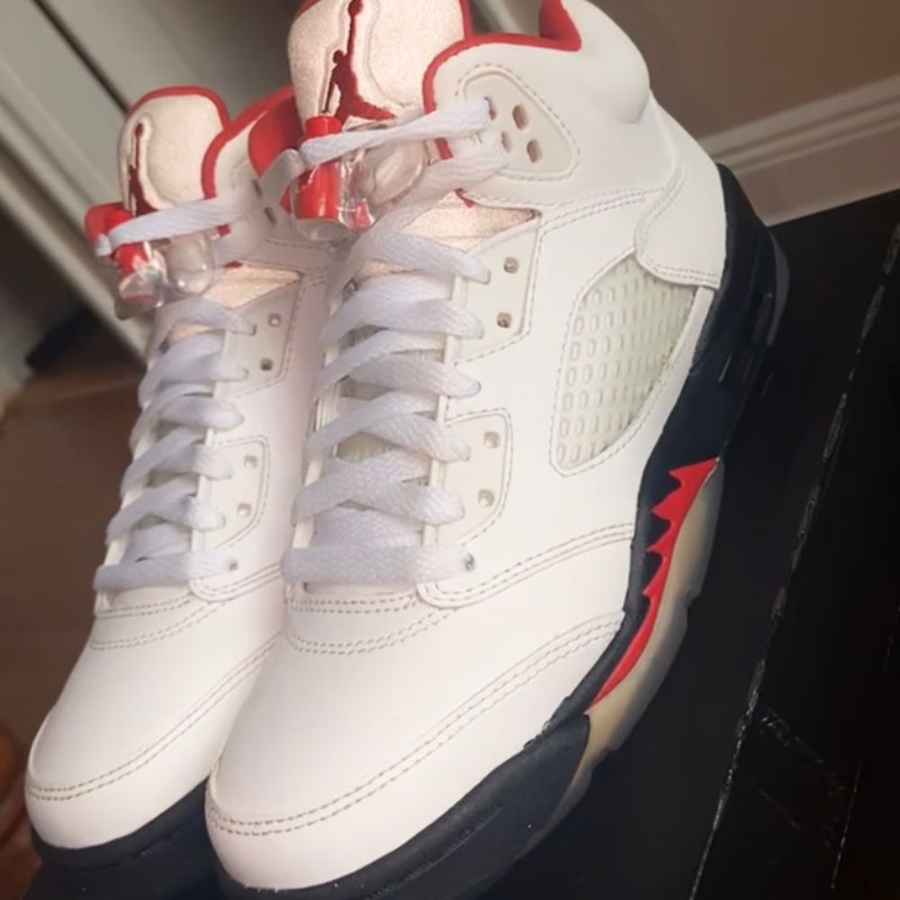 Jordan 5 Retro Fire Red With Silver Tongue Size 5Y